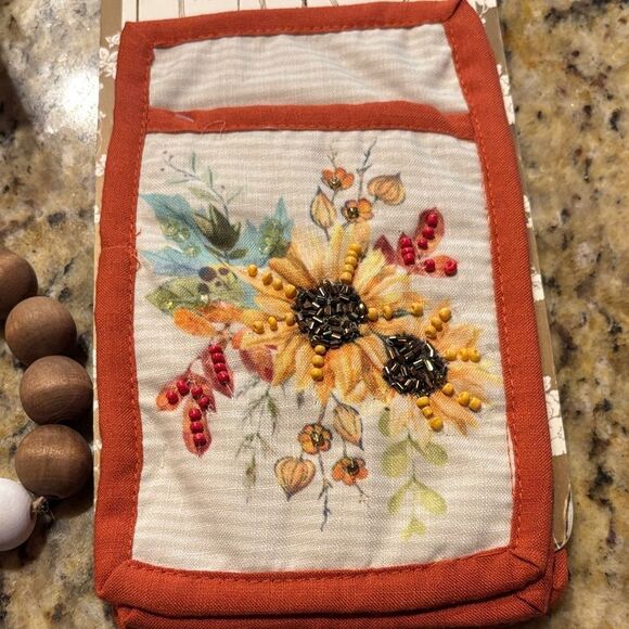 KitchenAid White Measuring Set with Floral utensil holder - Picture 5 of 10